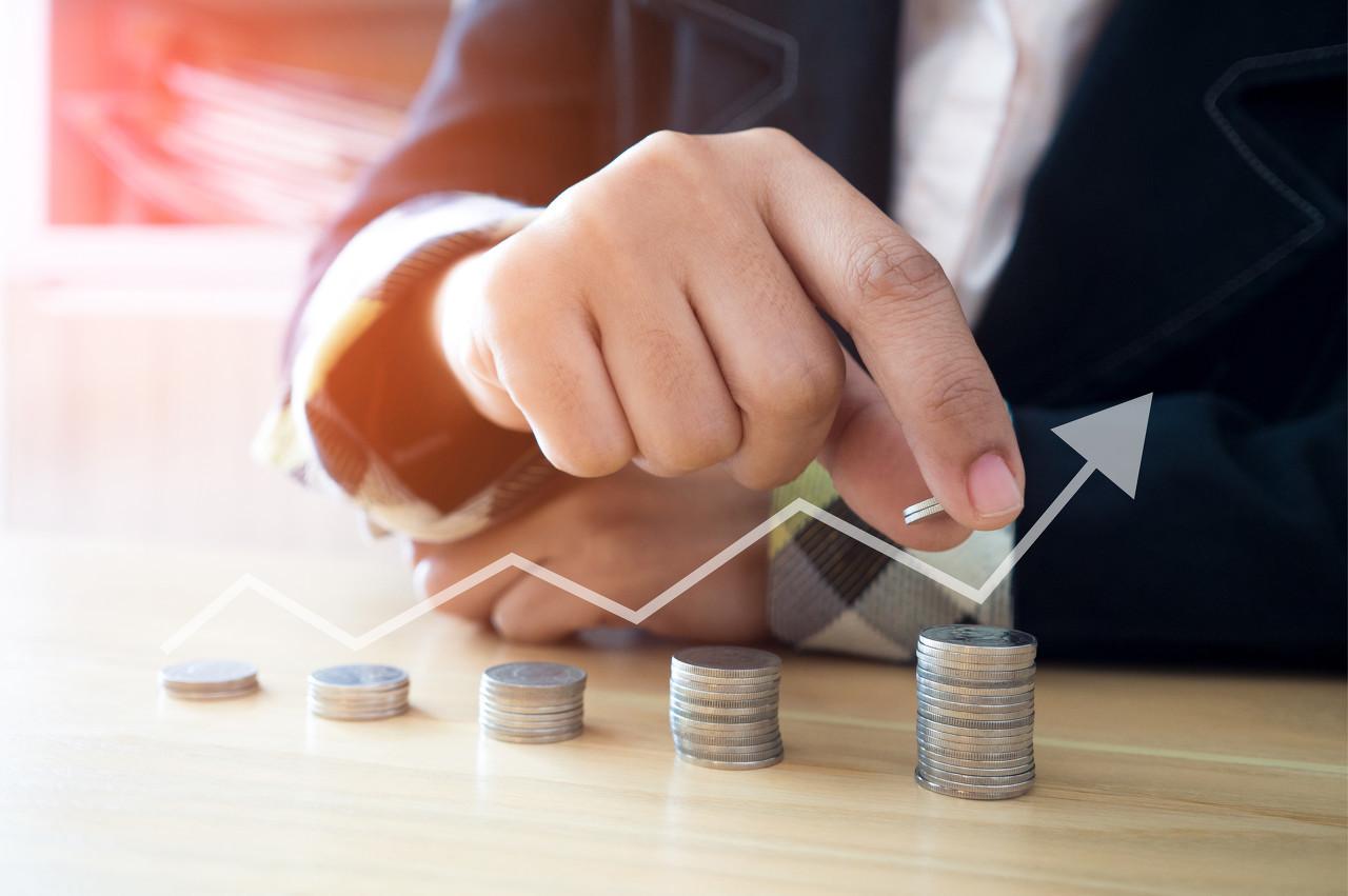 沙特对美豪掷1万亿美元投资马斯克黄仁勋中东建巨型数据中心